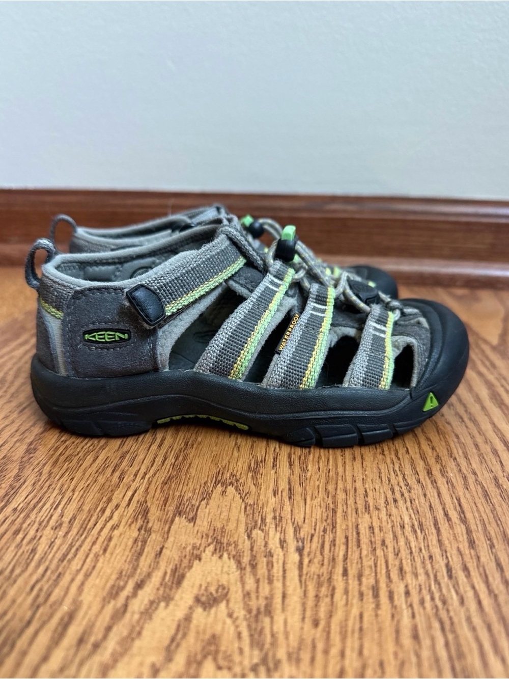 KEEN Newport Sandals Boys 12 Gray/Green